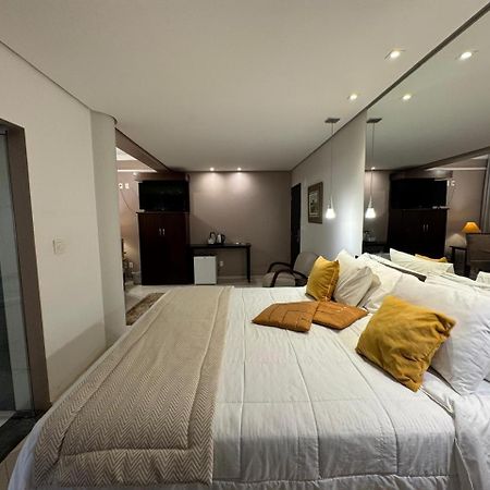 Ouro Cerrado Palace Hotel パトロシニオ エクステリア 写真